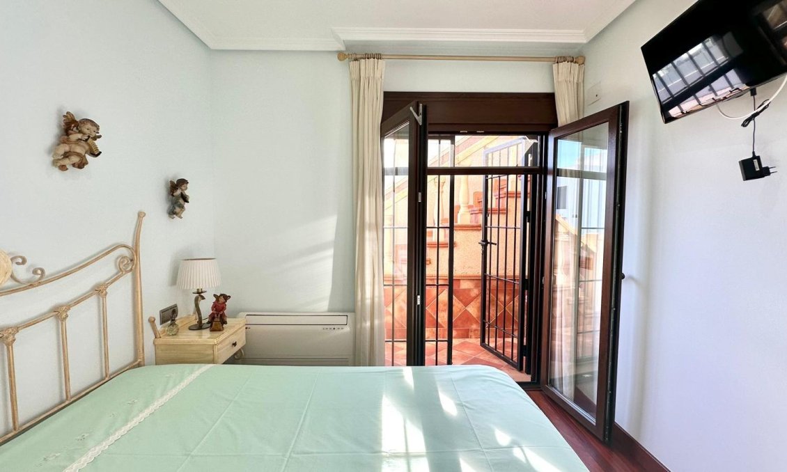 Használt Ingatlanok - Sorház -
Torrevieja - La Siesta