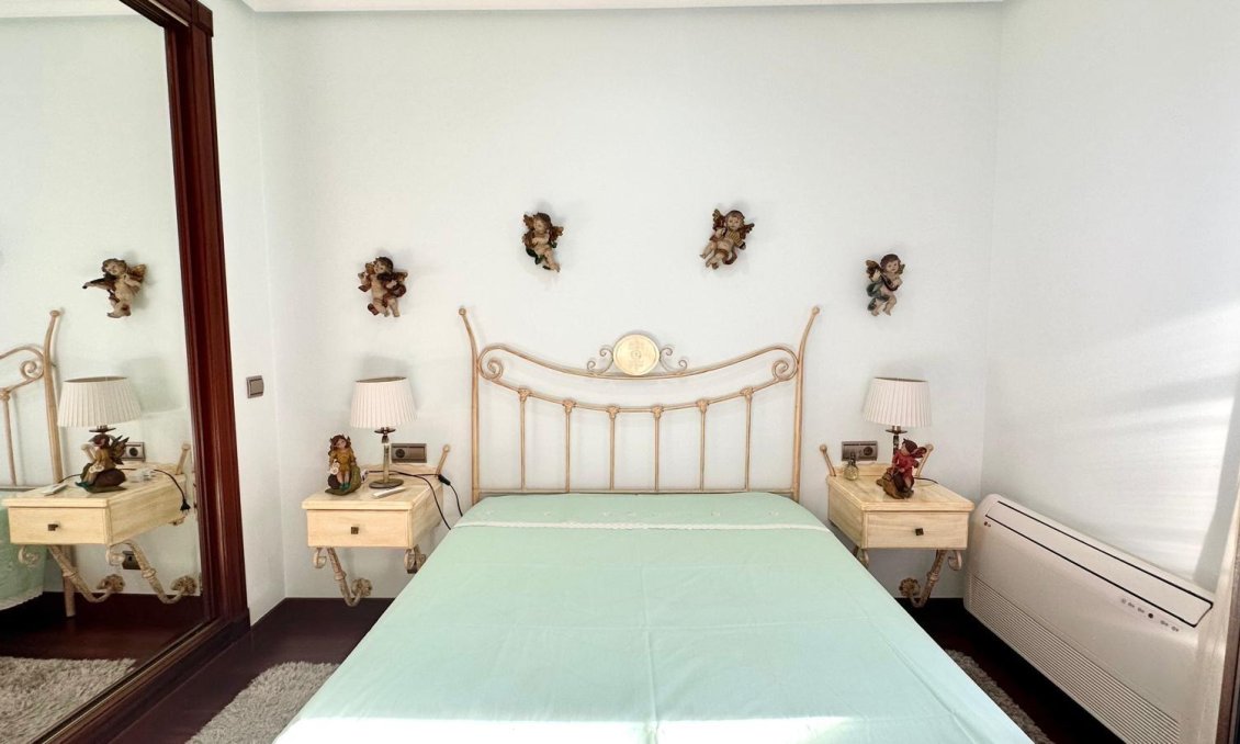 Használt Ingatlanok - Sorház -
Torrevieja - La Siesta