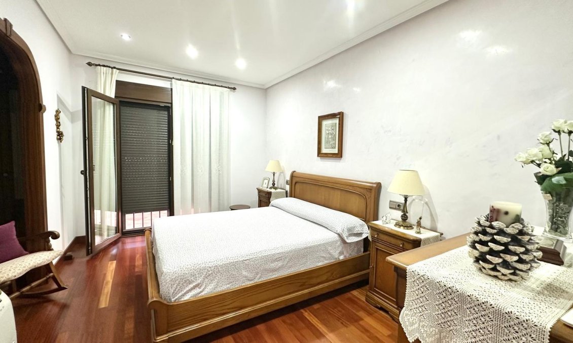 Használt Ingatlanok - Sorház -
Torrevieja - La Siesta
