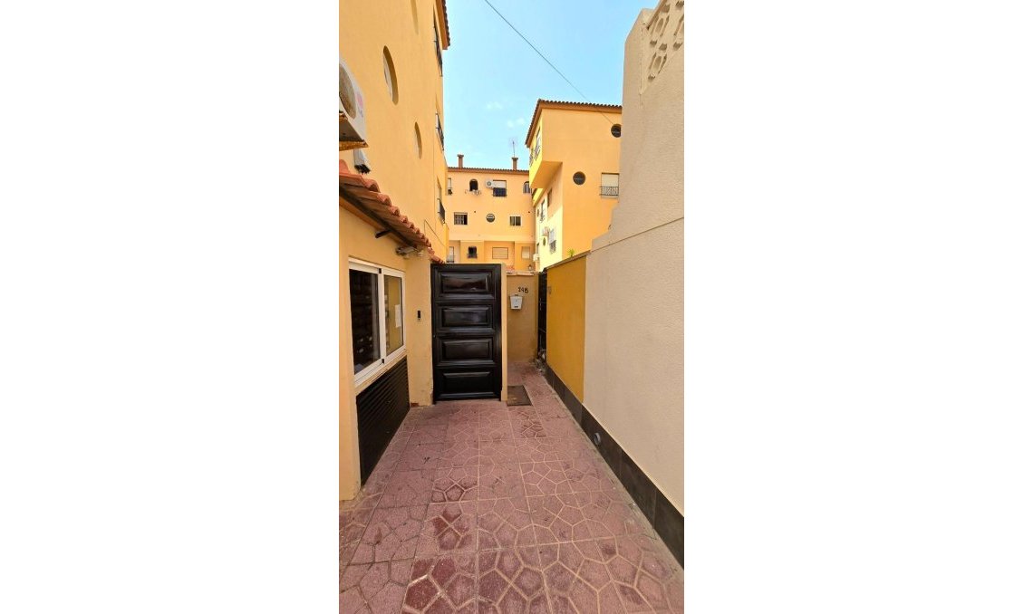 Resale - Duplex -
Torrevieja - Playa del Cura
