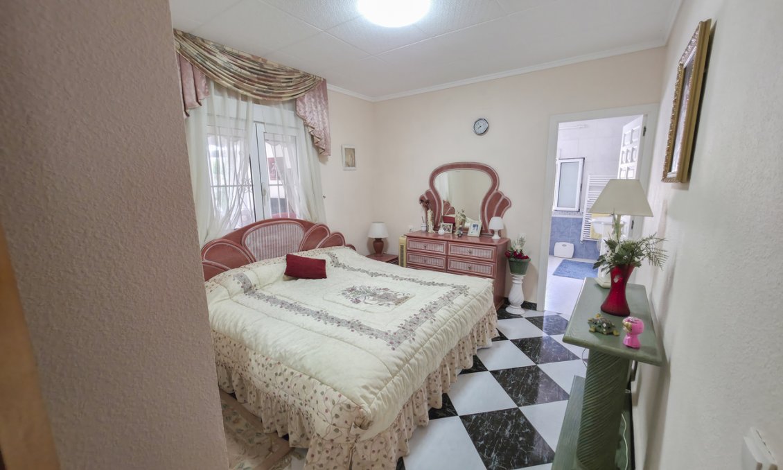 Wiederverkauf - Villa -
Torrevieja - Costa Blanca
