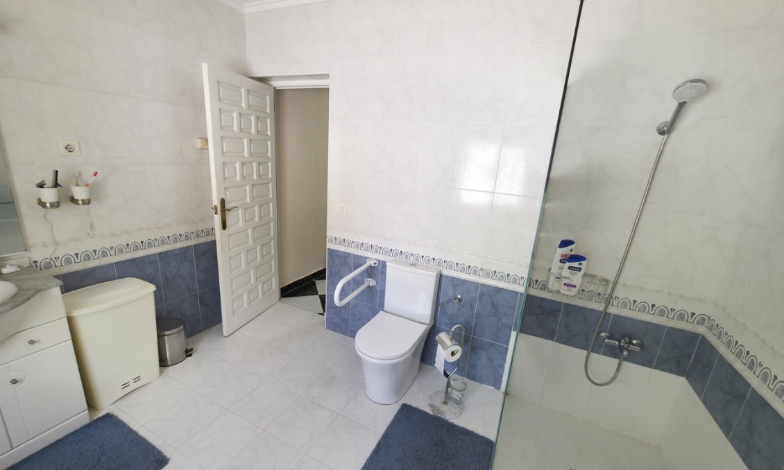 Wiederverkauf - Villa -
Torrevieja - Costa Blanca