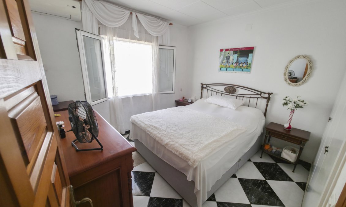 Wiederverkauf - Villa -
Torrevieja - Costa Blanca