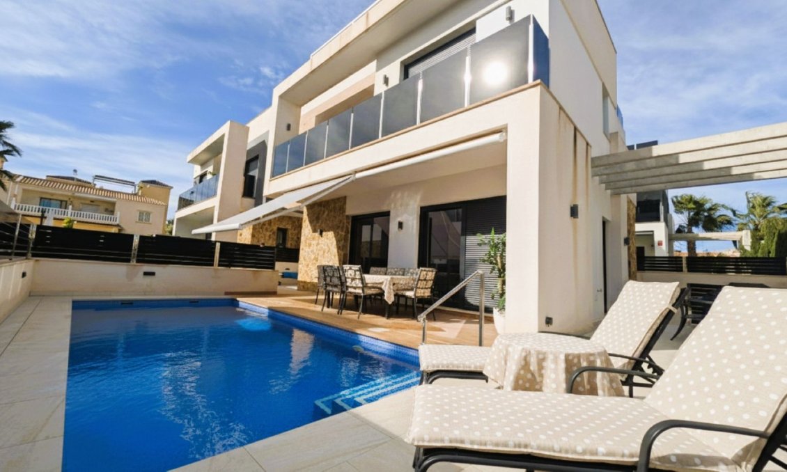 Használt Ingatlanok - Villa -
Cabo Roig - Costa Blanca