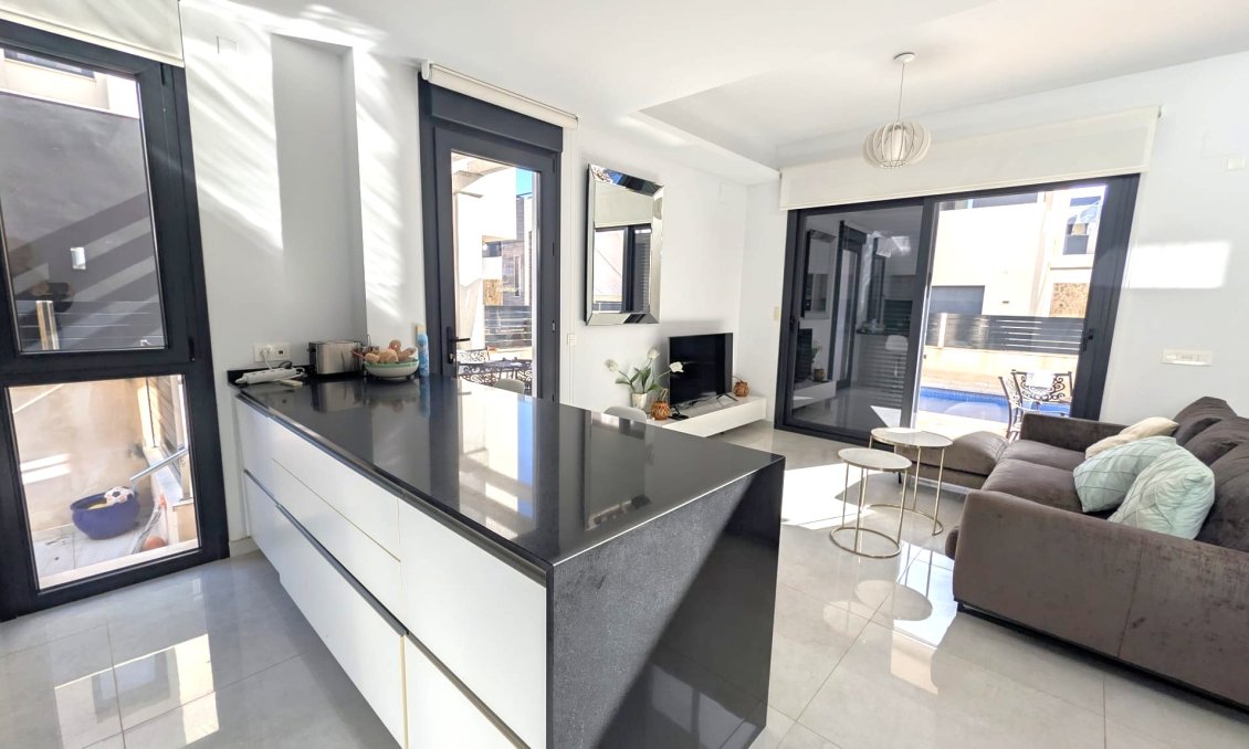 Használt Ingatlanok - Villa -
Cabo Roig - Costa Blanca