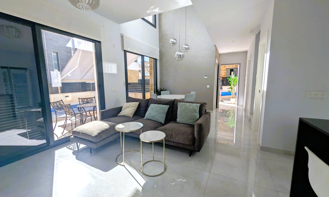 Használt Ingatlanok - Villa -
Cabo Roig - Costa Blanca