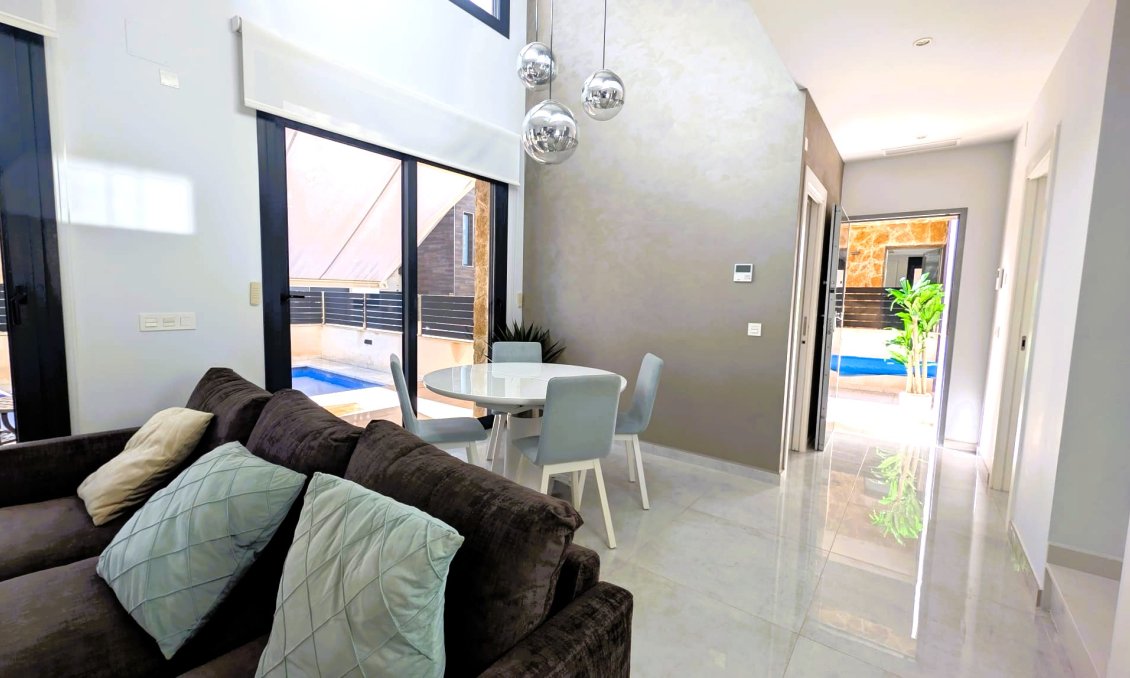 Használt Ingatlanok - Villa -
Cabo Roig - Costa Blanca