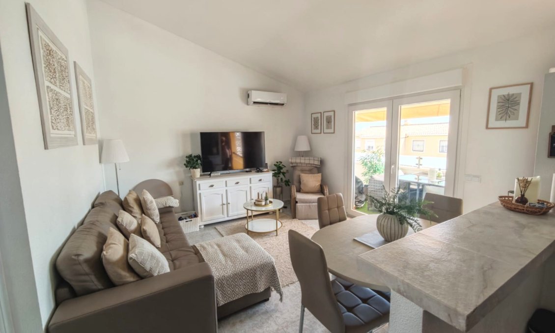 Használt Ingatlanok - Tetőtéri lakás -
Villamartin - Costa Blanca