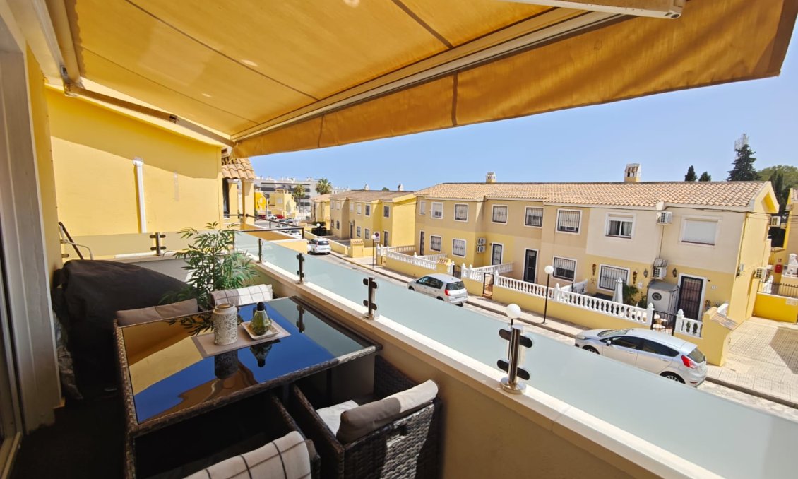Használt Ingatlanok - Tetőtéri lakás -
Villamartin - Costa Blanca