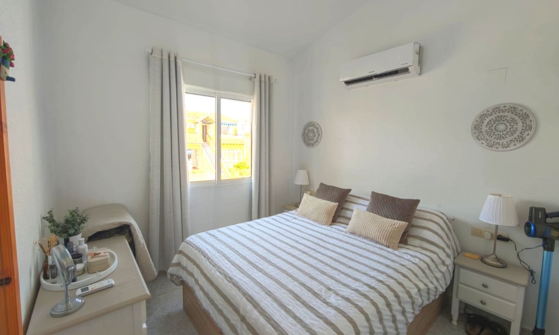 Használt Ingatlanok - Tetőtéri lakás -
Villamartin - Costa Blanca
