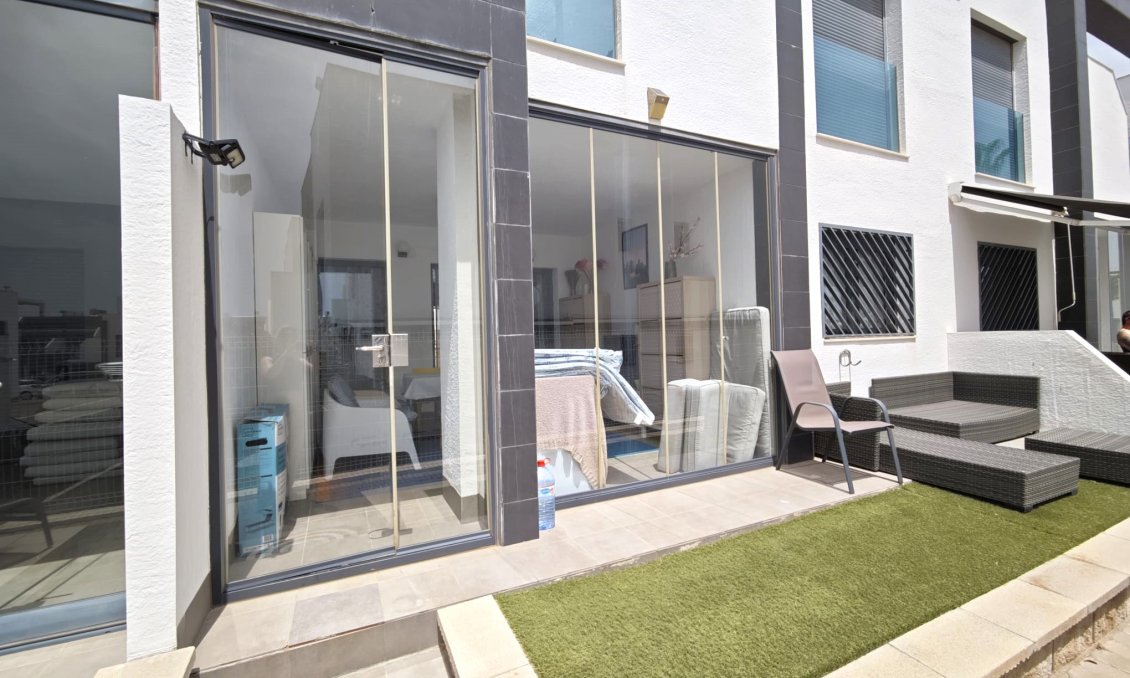Használt Ingatlanok - Apartman -
La Zenia - Costa Blanca