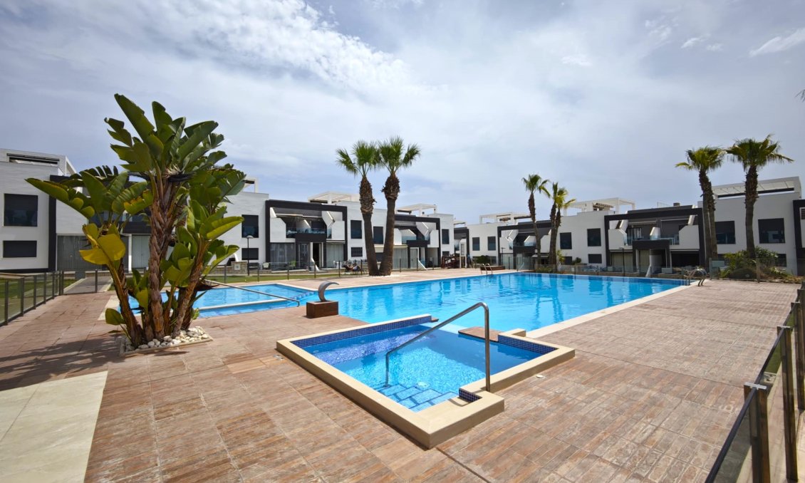 Használt Ingatlanok - Apartman -
La Zenia - Costa Blanca