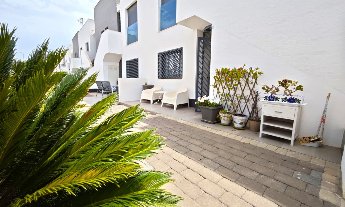 Használt Ingatlanok - Apartman -
La Zenia - Costa Blanca