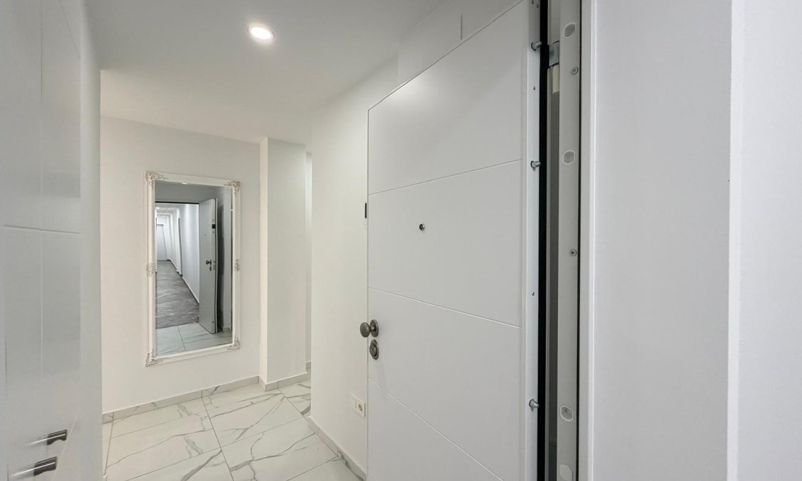 Használt Ingatlanok - Apartman -
Torrevieja - Estacion De Autobuses