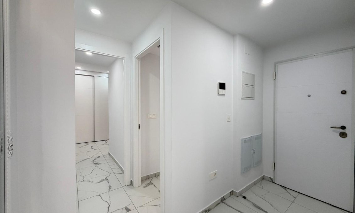 Használt Ingatlanok - Apartman -
Torrevieja - Estacion De Autobuses