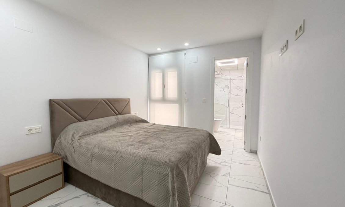 Használt Ingatlanok - Apartman -
Torrevieja - Estacion De Autobuses
