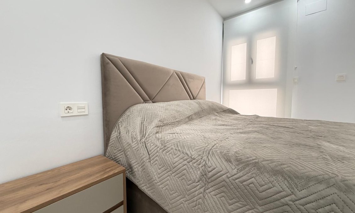 Használt Ingatlanok - Apartman -
Torrevieja - Estacion De Autobuses