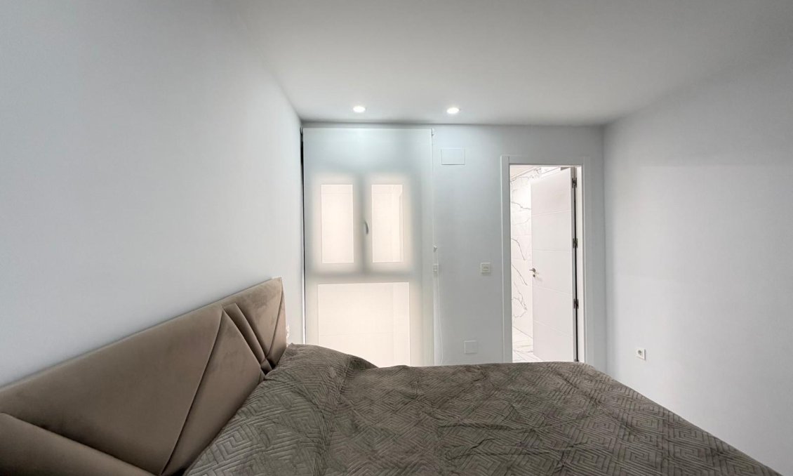 Használt Ingatlanok - Apartman -
Torrevieja - Estacion De Autobuses