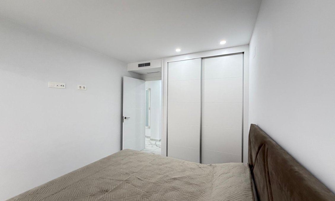 Használt Ingatlanok - Apartman -
Torrevieja - Estacion De Autobuses