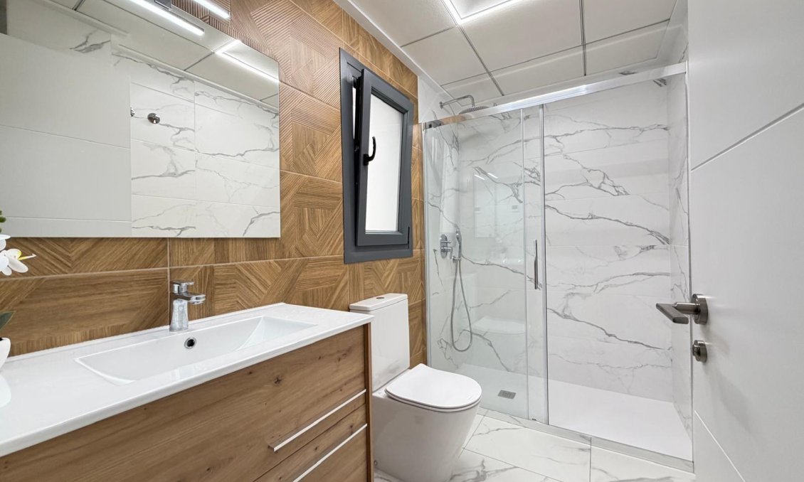 Használt Ingatlanok - Apartman -
Torrevieja - Estacion De Autobuses