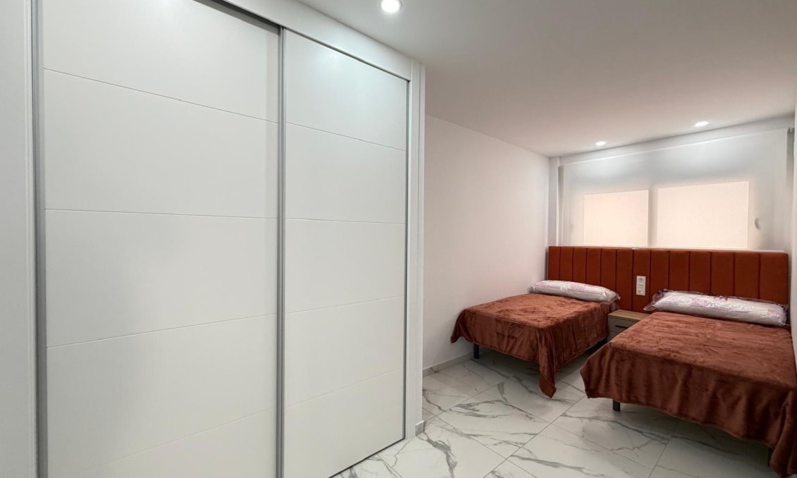 Használt Ingatlanok - Apartman -
Torrevieja - Estacion De Autobuses