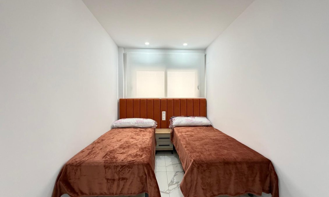 Használt Ingatlanok - Apartman -
Torrevieja - Estacion De Autobuses