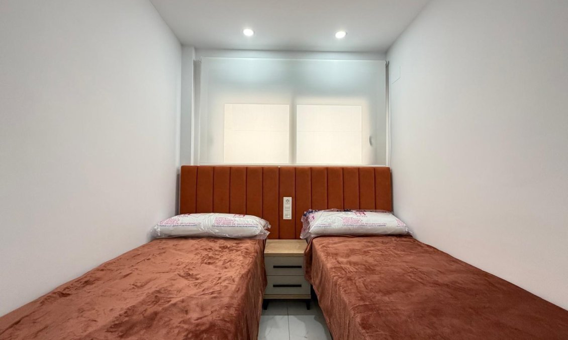Használt Ingatlanok - Apartman -
Torrevieja - Estacion De Autobuses
