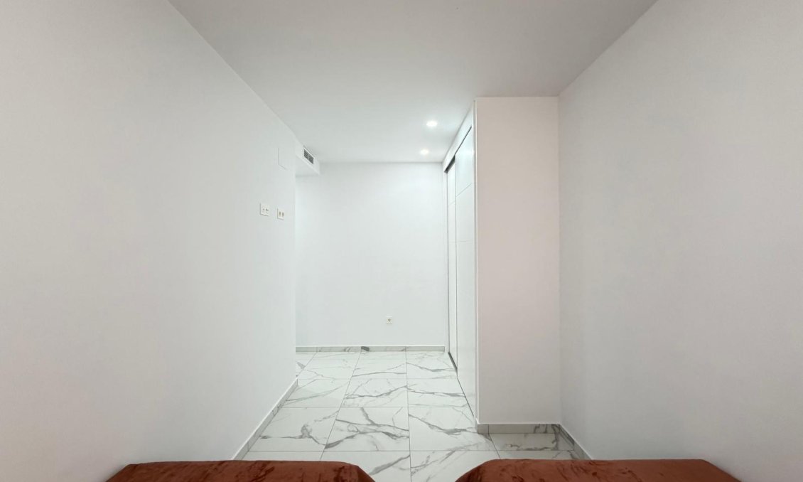 Használt Ingatlanok - Apartman -
Torrevieja - Estacion De Autobuses