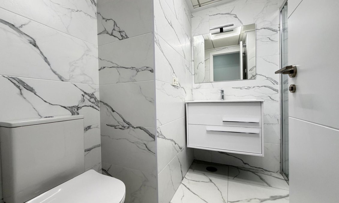 Használt Ingatlanok - Apartman -
Torrevieja - Estacion De Autobuses