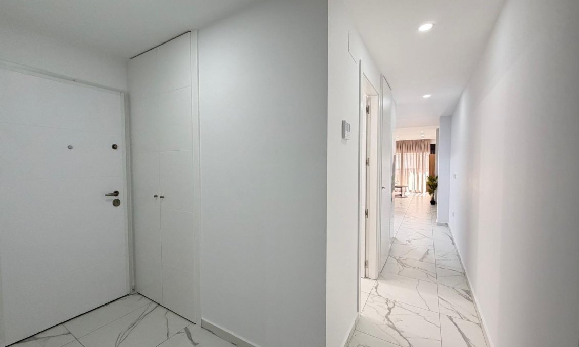 Használt Ingatlanok - Apartman -
Torrevieja - Estacion De Autobuses