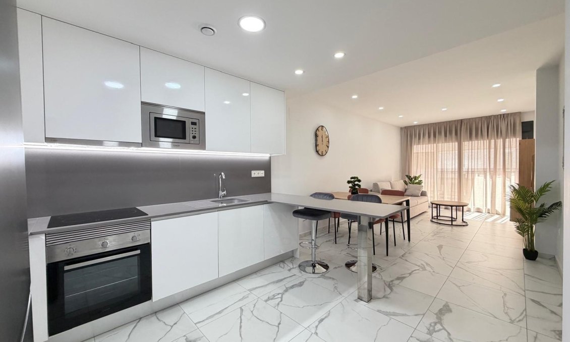 Használt Ingatlanok - Apartman -
Torrevieja - Estacion De Autobuses