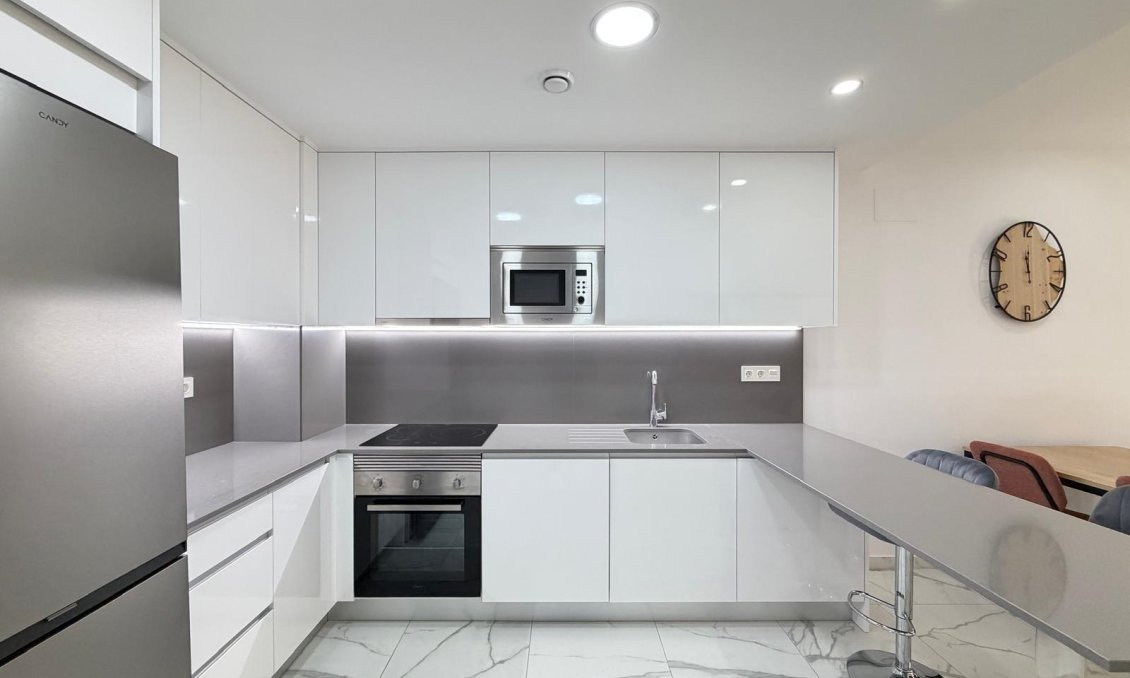 Használt Ingatlanok - Apartman -
Torrevieja - Estacion De Autobuses