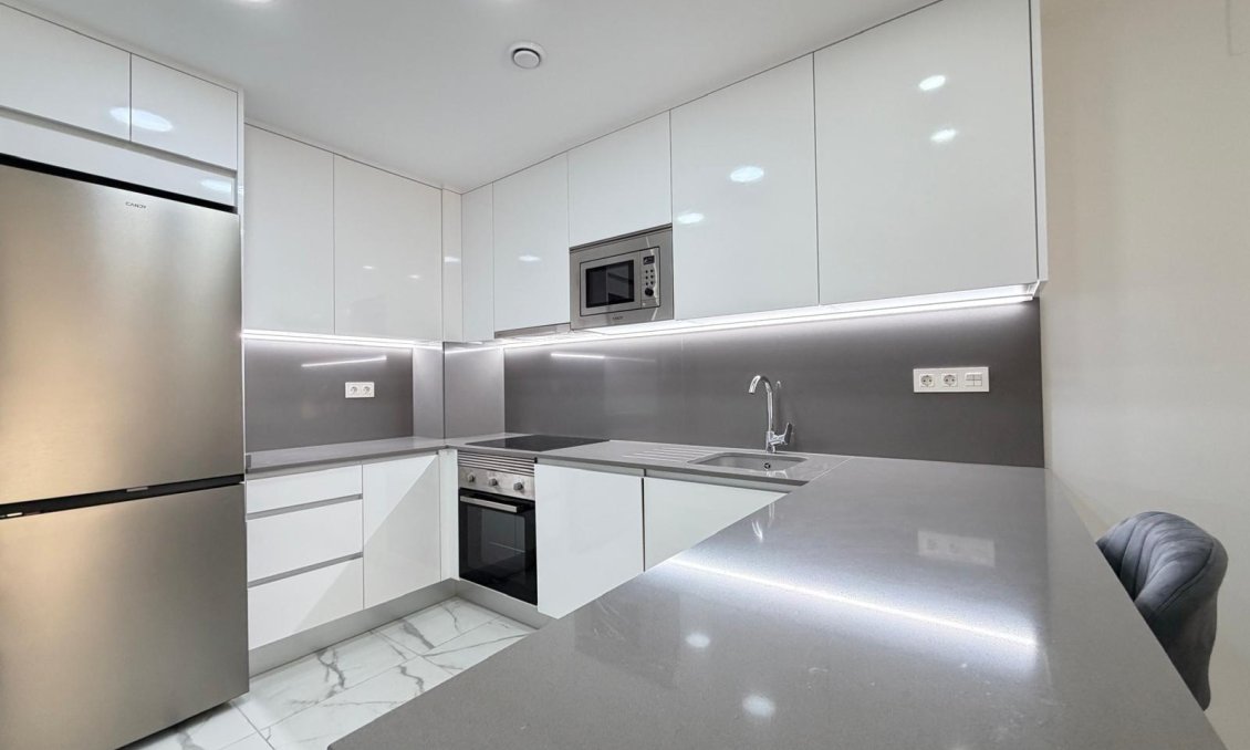 Használt Ingatlanok - Apartman -
Torrevieja - Estacion De Autobuses