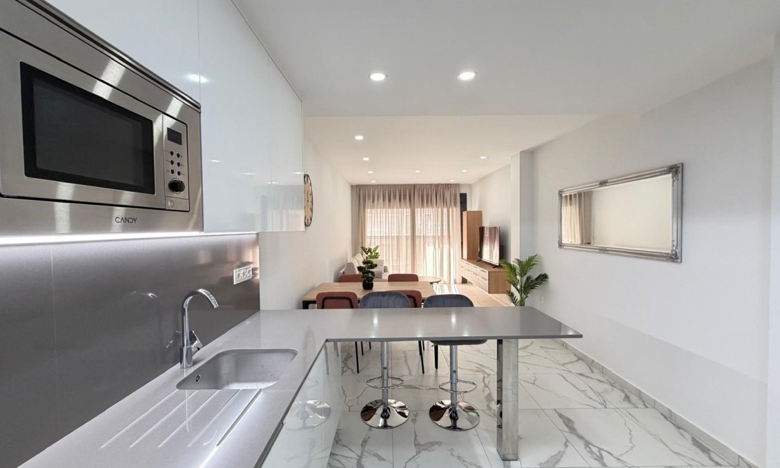 Használt Ingatlanok - Apartman -
Torrevieja - Estacion De Autobuses