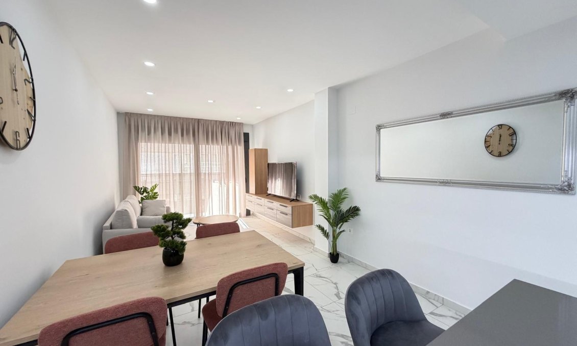 Használt Ingatlanok - Apartman -
Torrevieja - Estacion De Autobuses