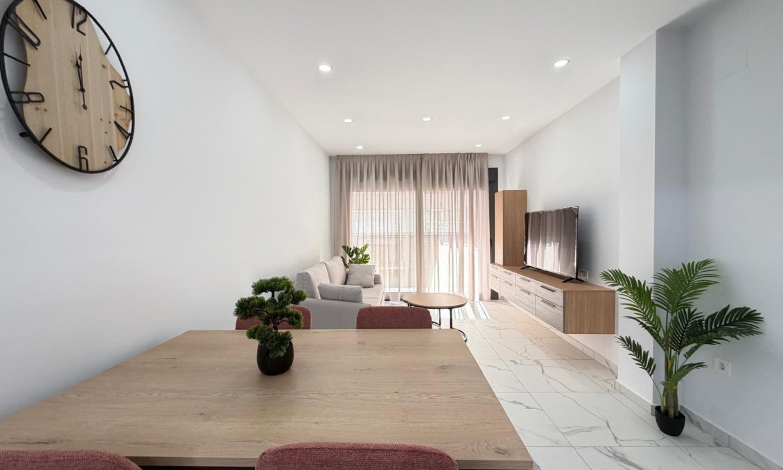 Használt Ingatlanok - Apartman -
Torrevieja - Estacion De Autobuses