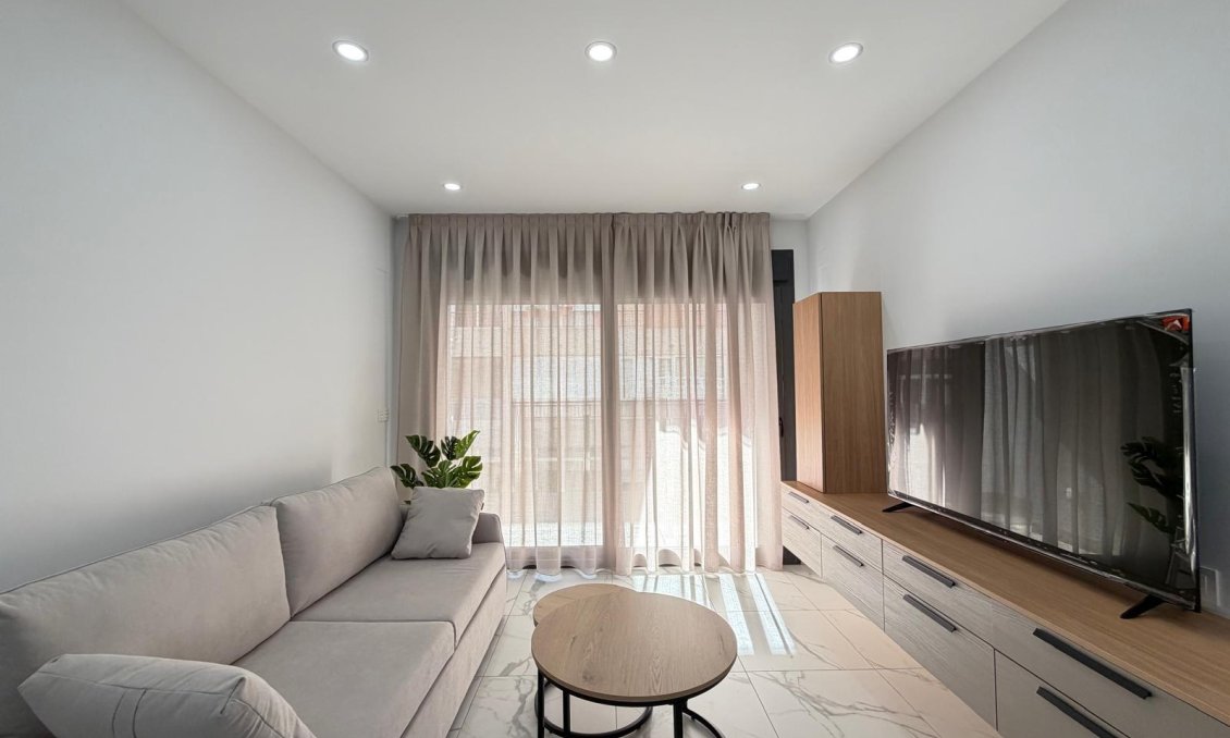 Használt Ingatlanok - Apartman -
Torrevieja - Estacion De Autobuses