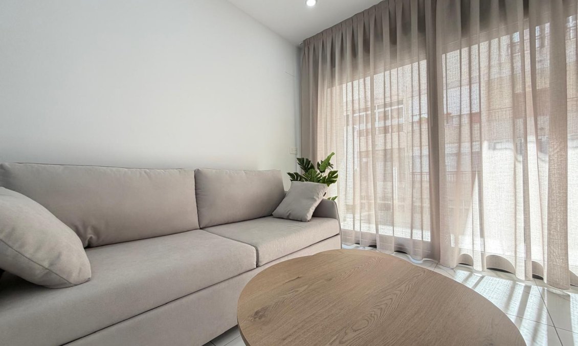 Használt Ingatlanok - Apartman -
Torrevieja - Estacion De Autobuses