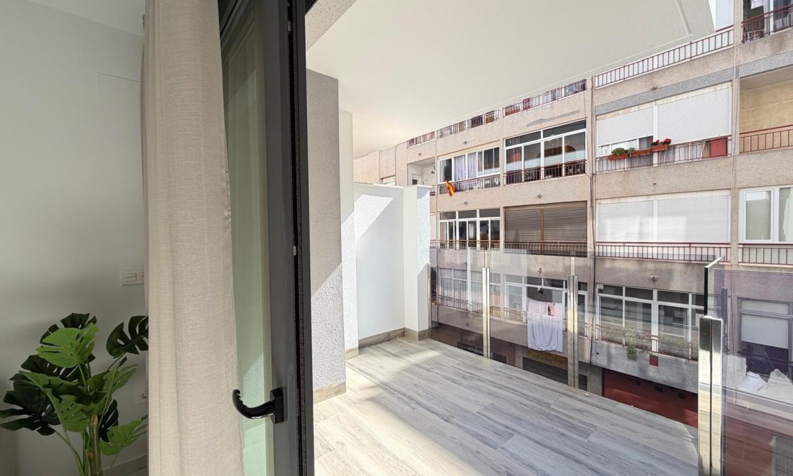 Használt Ingatlanok - Apartman -
Torrevieja - Estacion De Autobuses
