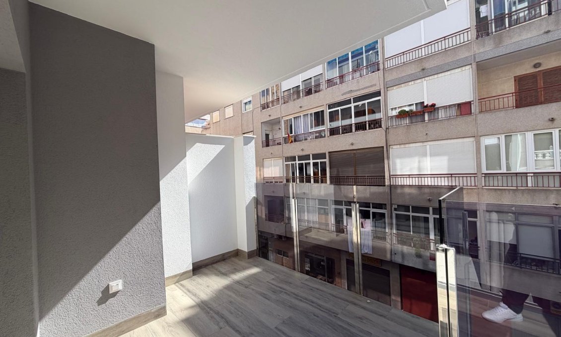 Használt Ingatlanok - Apartman -
Torrevieja - Estacion De Autobuses