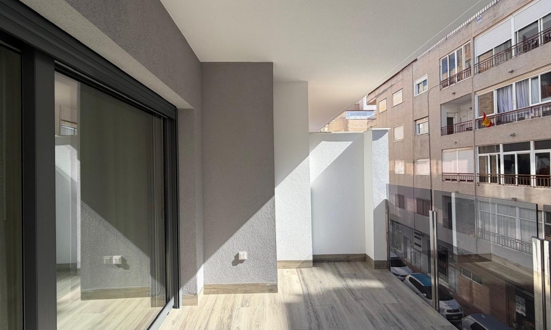 Használt Ingatlanok - Apartman -
Torrevieja - Estacion De Autobuses