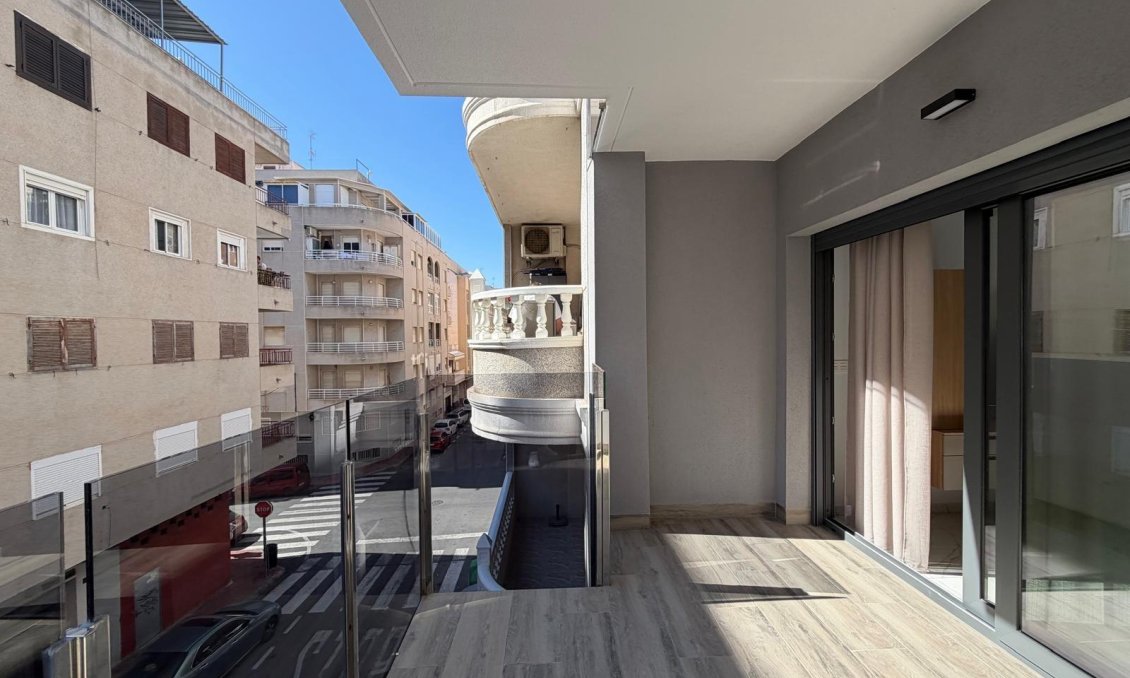 Használt Ingatlanok - Apartman -
Torrevieja - Estacion De Autobuses