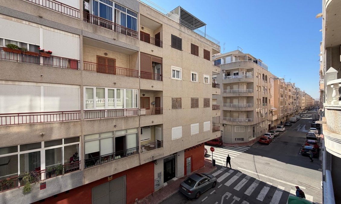 Használt Ingatlanok - Apartman -
Torrevieja - Estacion De Autobuses