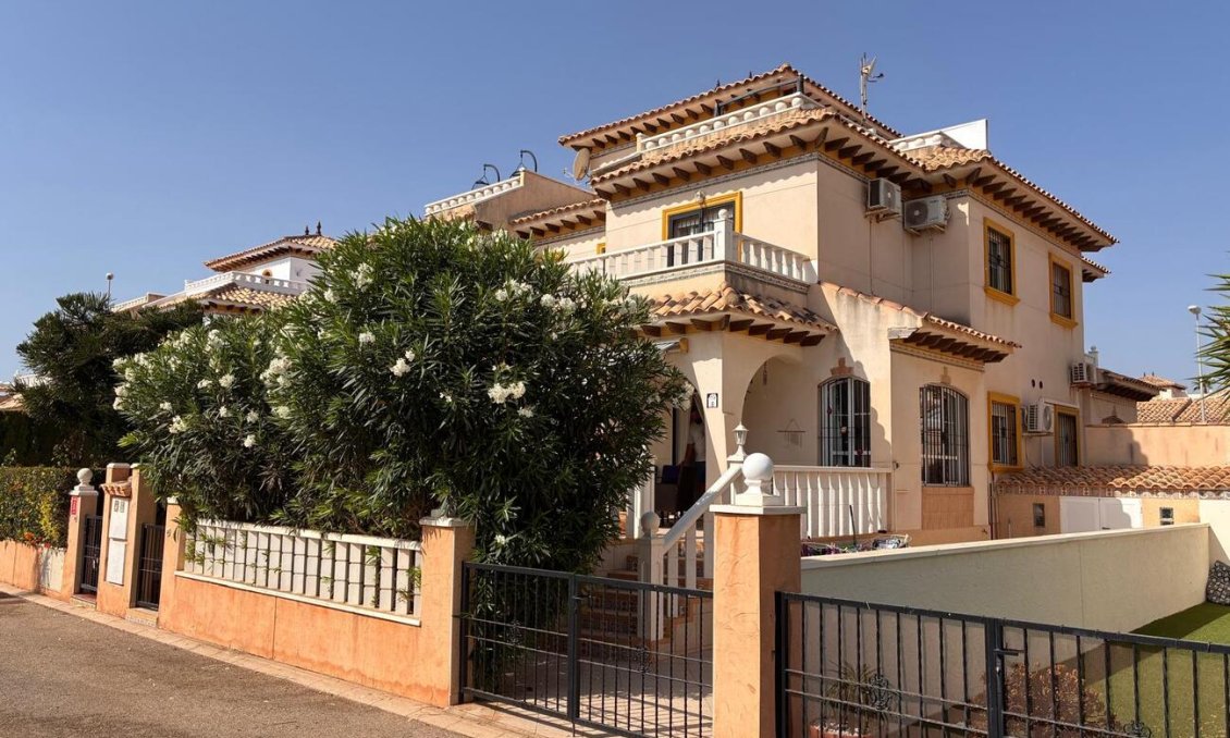 Resale - Villa -
Lomas de Caboroig - Costa Blanca