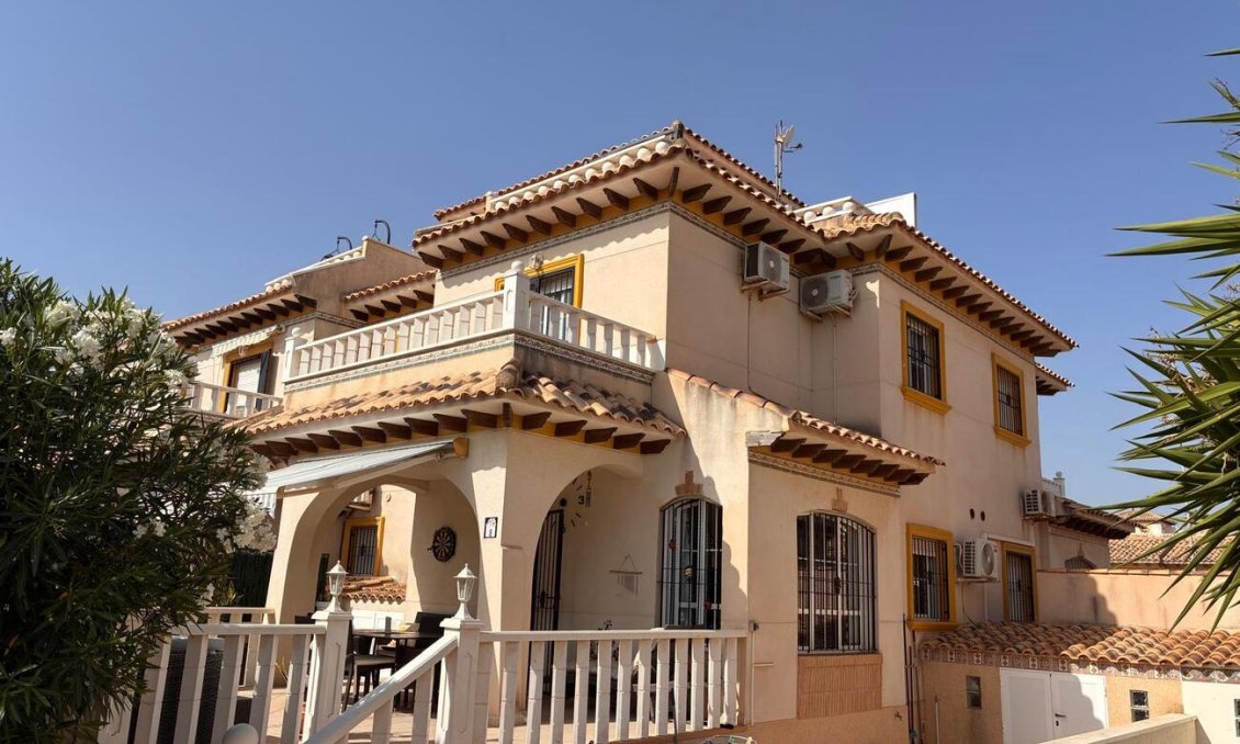 Resale - Villa -
Lomas de Caboroig - Costa Blanca