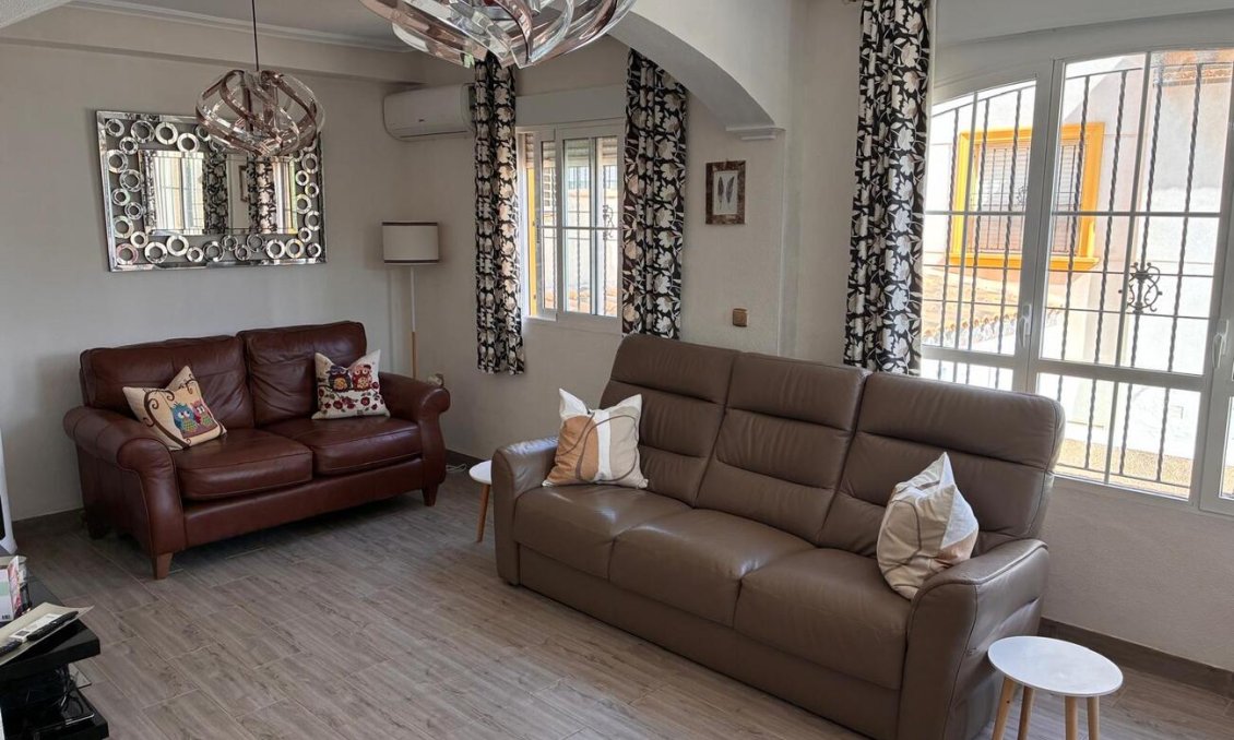 Resale - Villa -
Lomas de Caboroig - Costa Blanca