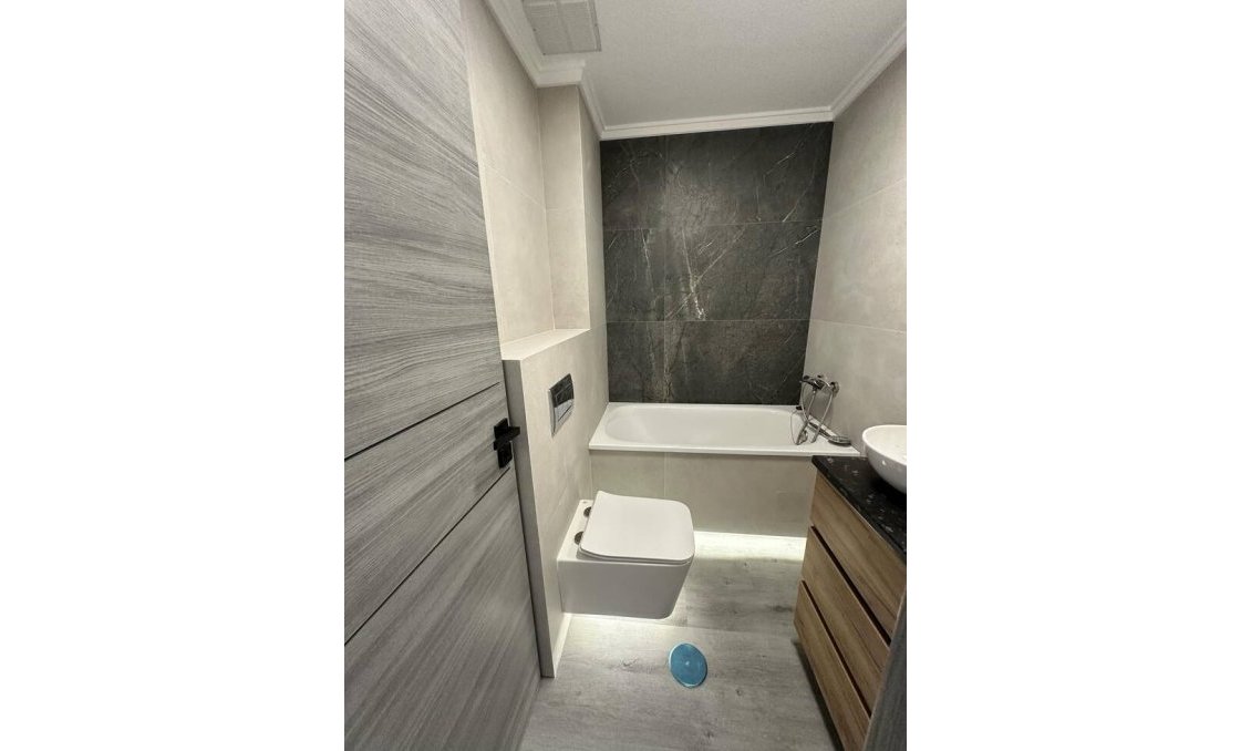 Segunda mano - Apartamento -
Torrevieja - Centro