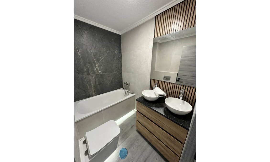 Segunda mano - Apartamento -
Torrevieja - Centro