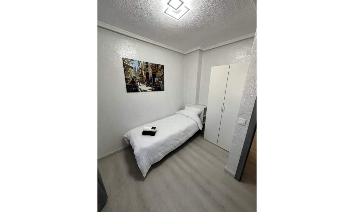Segunda mano - Apartamento -
Torrevieja - Centro