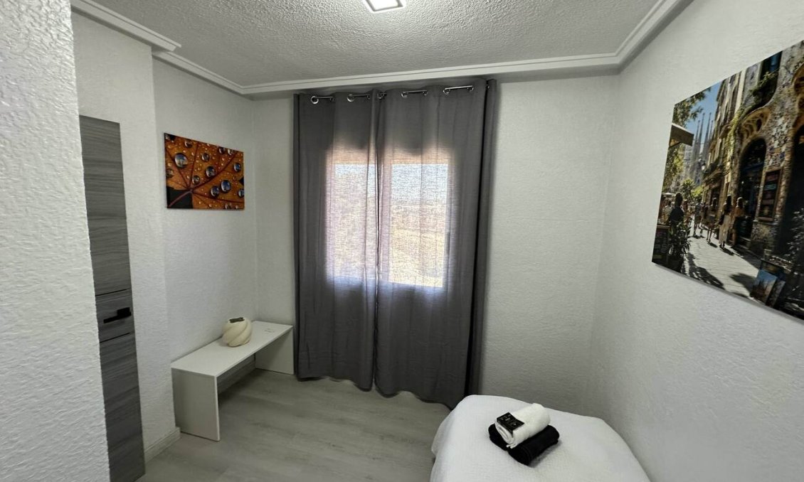 Segunda mano - Apartamento -
Torrevieja - Centro